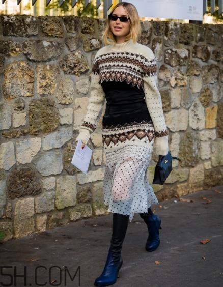 肩窄的女生穿什么毛衣好看？適合肩窄女生的毛衣款式