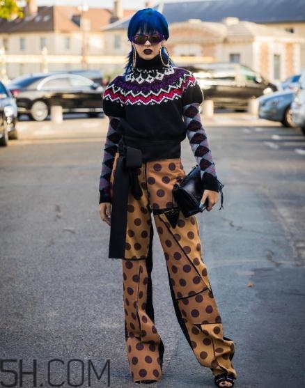 肩窄的女生穿什么毛衣好看？適合肩窄女生的毛衣款式