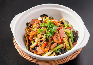 開麻辣香鍋都需要什么設(shè)備？麻辣香鍋什么人不能吃