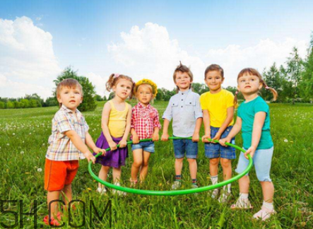 轉(zhuǎn)呼啦圈的危害有哪些？轉(zhuǎn)呼啦圈能減肥嗎？