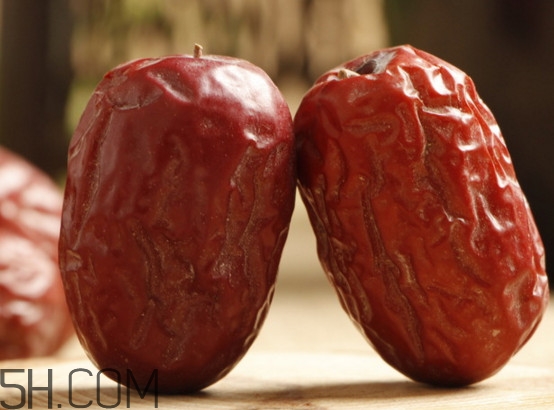 椰棗和紅棗哪個(gè)營(yíng)養(yǎng)好？棗椰和椰棗有區(qū)別嗎