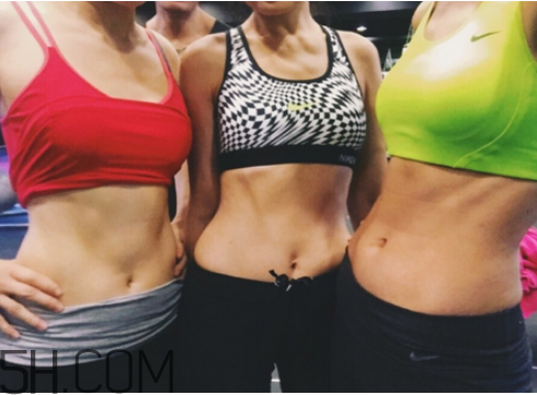 馬甲線和腹肌哪個(gè)好看？練習(xí)馬甲線的常見誤區(qū)