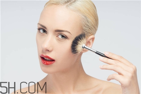 青春痘和上火痘的區(qū)別 青春痘和毛囊炎的區(qū)別 青春痘和上火痘的區(qū)別 青春痘和毛囊炎的區(qū)別