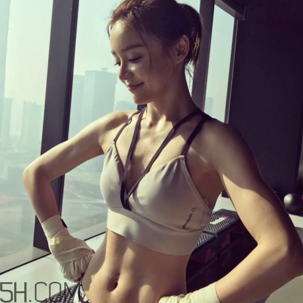 肚子上有肉可以練馬甲線嗎？女生怎么練馬甲線？