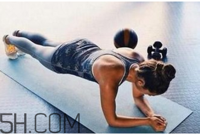 女生平板支撐多長時間算好？練習平板支撐注意事項