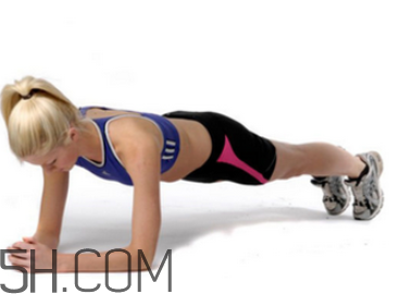 女生平板支撐多長時間算好？練習平板支撐注意事項