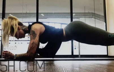 女性每天做多久的平板支撐比較好？平板支撐瘦腿的方法