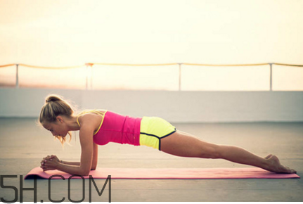 平板支撐一般人能堅(jiān)持多久？平板支撐每天做多久合適？