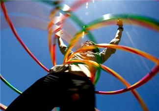 轉呼啦圈腰疼怎么辦？呼啦圈的花式轉法及姿勢