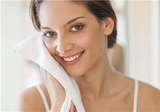 粉刺應(yīng)該擦什么藥膏？粉刺應(yīng)該用什么護(hù)膚品？