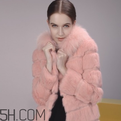 裸粉色搭配什么衣服？裸粉色大衣怎么搭配