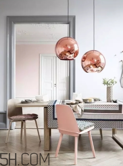 裸粉色搭配什么衣服？裸粉色大衣怎么搭配