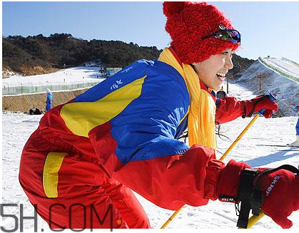 滑雪服什么牌子好？滑雪服和沖鋒衣哪個好？