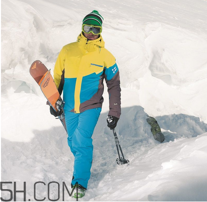 滑雪服什么牌子好？滑雪服和沖鋒衣哪個好？