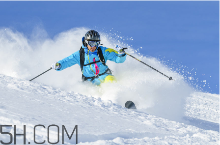 滑雪適合穿羽絨服嗎？滑雪鞋什么牌子好？