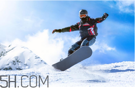 滑雪適合穿羽絨服嗎？滑雪鞋什么牌子好？