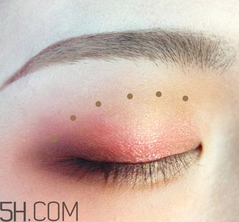 破碎娃娃妝怎么化？萬(wàn)圣節(jié)破碎娃娃妝畫法教程