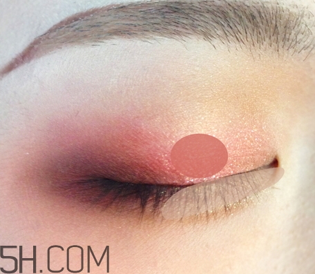 破碎娃娃妝怎么化？萬(wàn)圣節(jié)破碎娃娃妝畫法教程