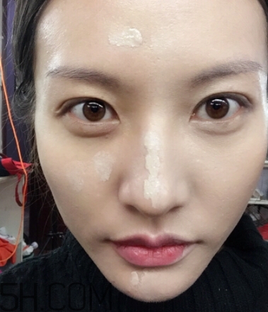 破碎娃娃妝怎么化？萬(wàn)圣節(jié)破碎娃娃妝畫法教程