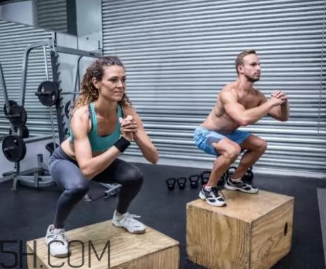 為什么做深蹲會頭暈？深蹲頭暈怎么改善？