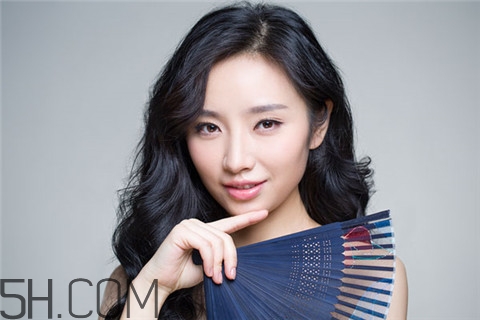 粉刺應(yīng)該擦什么藥膏？粉刺應(yīng)該用什么護(hù)膚品？