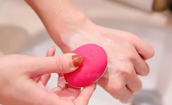 泰國sa ad na潔面儀怎么用？泰國sa ad na潔面儀使用方法