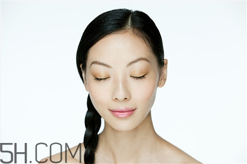 黑頭是不是越擠越多?黑頭是白色的嗎? 黑頭是不是越擠越多?黑頭是白色的嗎?