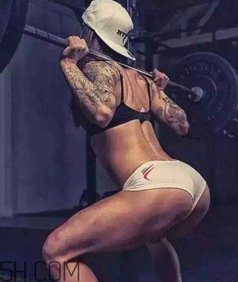 面壁深蹲有什么好處？面壁深蹲和深蹲哪個好？