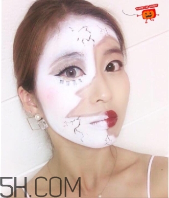 破碎娃娃妝怎么化？萬(wàn)圣節(jié)破碎娃娃妝畫法教程
