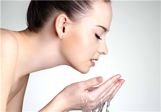 粉刺應(yīng)該去美容院挑嗎？粉刺應(yīng)該吃維生素幾？