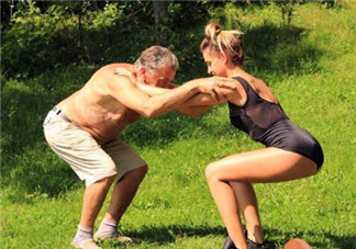 深蹲是力量訓(xùn)練嗎？深蹲是有氧還是無氧？