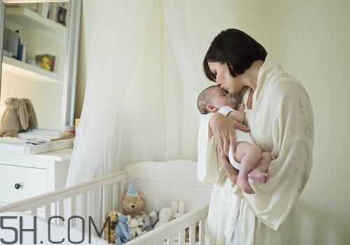 寶寶出生30天能看多遠 寶寶視力發(fā)育過程圖解