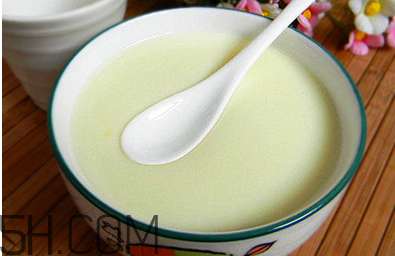 喝牛奶能治失眠嗎？什么是水牛奶？