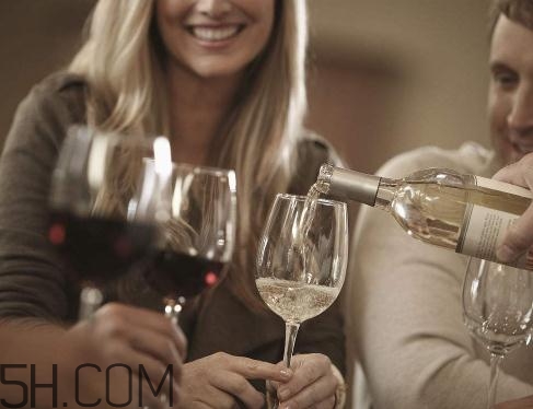 喝酒會(huì)影響記憶力嗎？喝酒會(huì)影響大腦嗎？