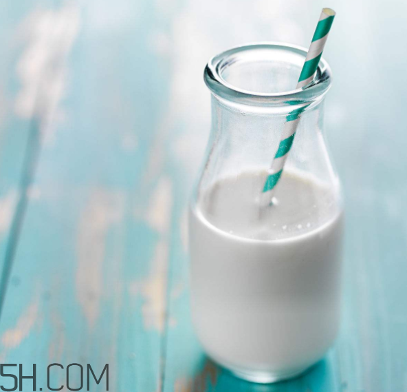 純牛奶熱著喝還是常溫喝？桑葚能和牛奶一起吃嗎？