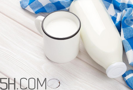 純牛奶熱著喝還是常溫喝？桑葚能和牛奶一起吃嗎？