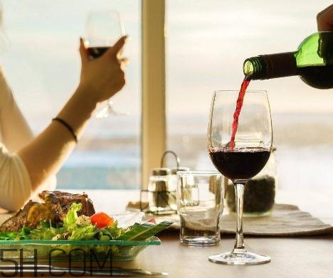 喝酒會(huì)引起尿酸偏高嗎？喝酒會(huì)引起尿毒癥嗎？