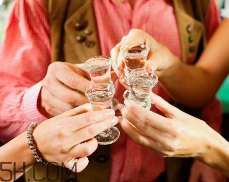 身上有傷口能喝酒嗎？喝酒會影響傷口愈合嗎？