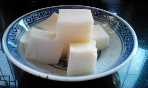 喝純牛奶喝多少合適？牛奶凍怎么做好吃？