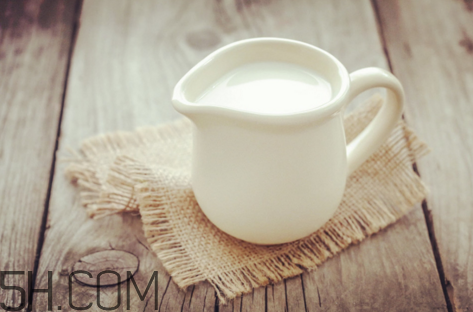 牛奶凍可以用酸奶嗎？純牛奶可以做酸奶嗎？