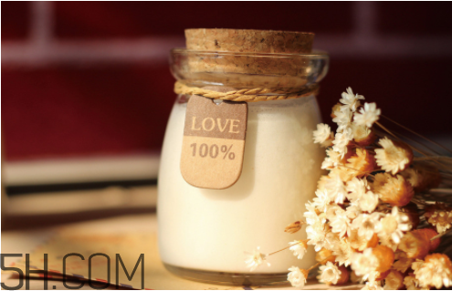 牛奶和什么水果一起吃？牛奶保質(zhì)期一般多久？