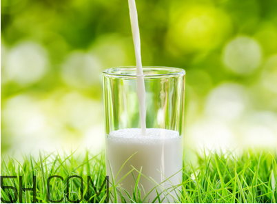 牛奶和什么水果一起吃？牛奶保質(zhì)期一般多久？