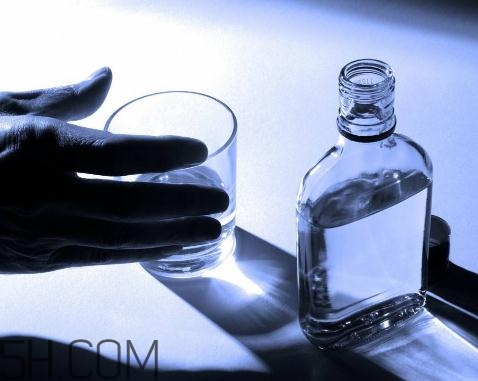 喝酒肝疼怎么回事？喝酒會(huì)得肝癌嗎？