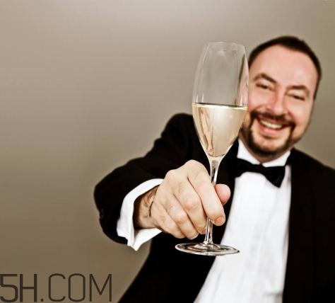 喝酒肝疼怎么回事？喝酒會(huì)得肝癌嗎？