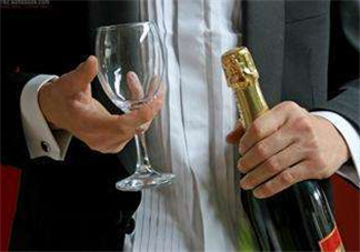 喝酒胃出血是什么癥狀？喝酒胃出血要住院嗎？