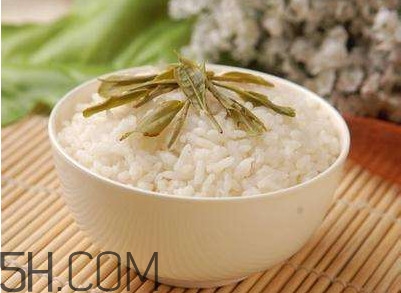 茶葉水煮飯有什么好處？茶葉水怎么煮飯