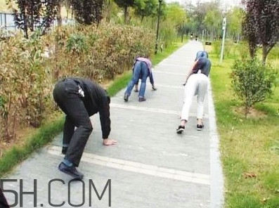 爬著走鍛煉有什么好處？爬著走能治痔瘡？