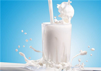 喝純牛奶會上火嗎？不同季節(jié)適宜喝牛奶喝法