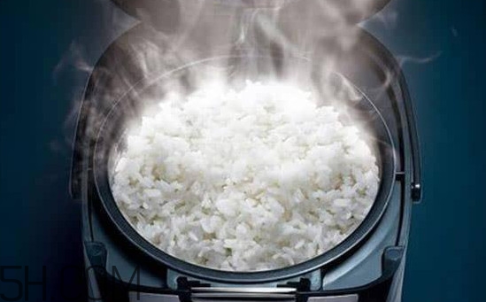 煮飯怎么不粘鍋？煮飯能用開水嗎