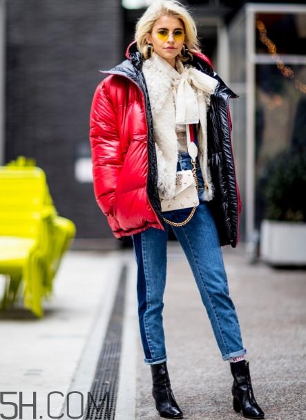 紅色羽絨服怎么搭配？紅色羽絨服搭配圖片